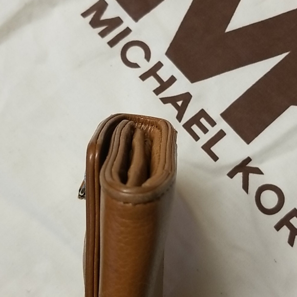 Michael Kors Wallet - Picture 9 of 11